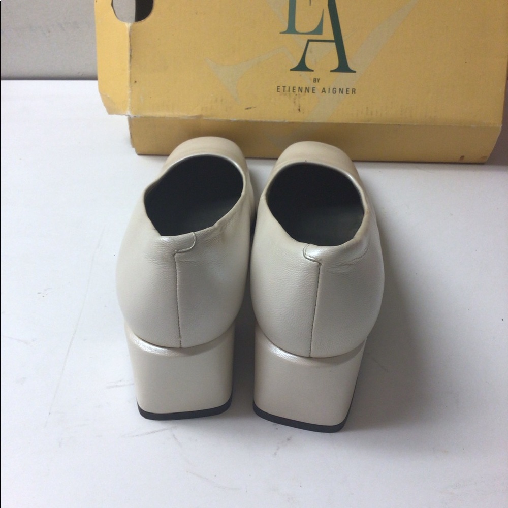 Woman shoes